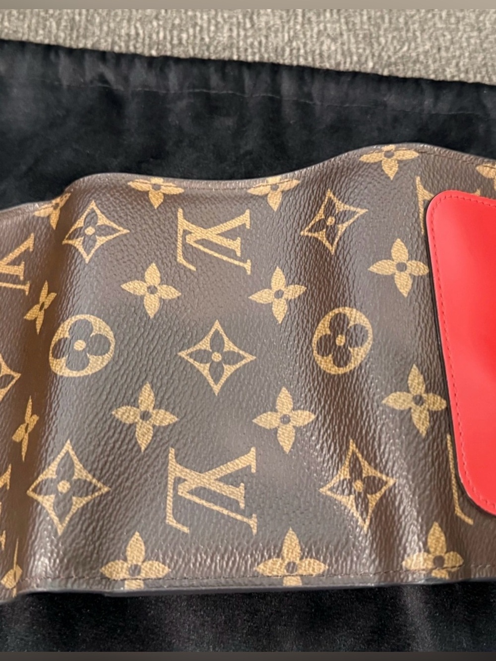 🌟Louis Vuitton Monogram Flower
Lock Wallet with Red accents🌟 (Authenticated) - Picture 4 of 10